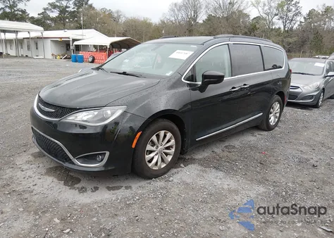 2017 Chrysler Pacifica Touring-L z USA, uszkodzony, nr VIN 2C4RC1BG5HR691915